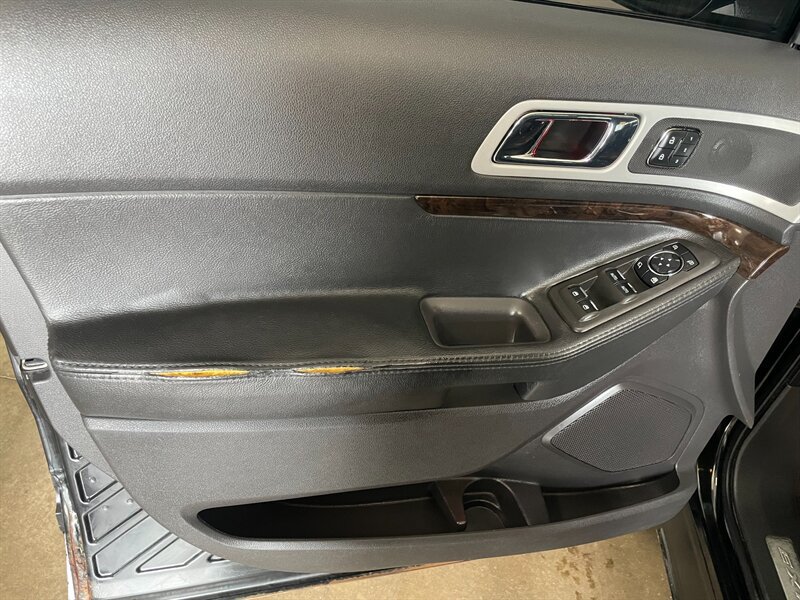 Used 2011 Ford Explorer Limited w/ Technology Pkg AWD/4WD image 24