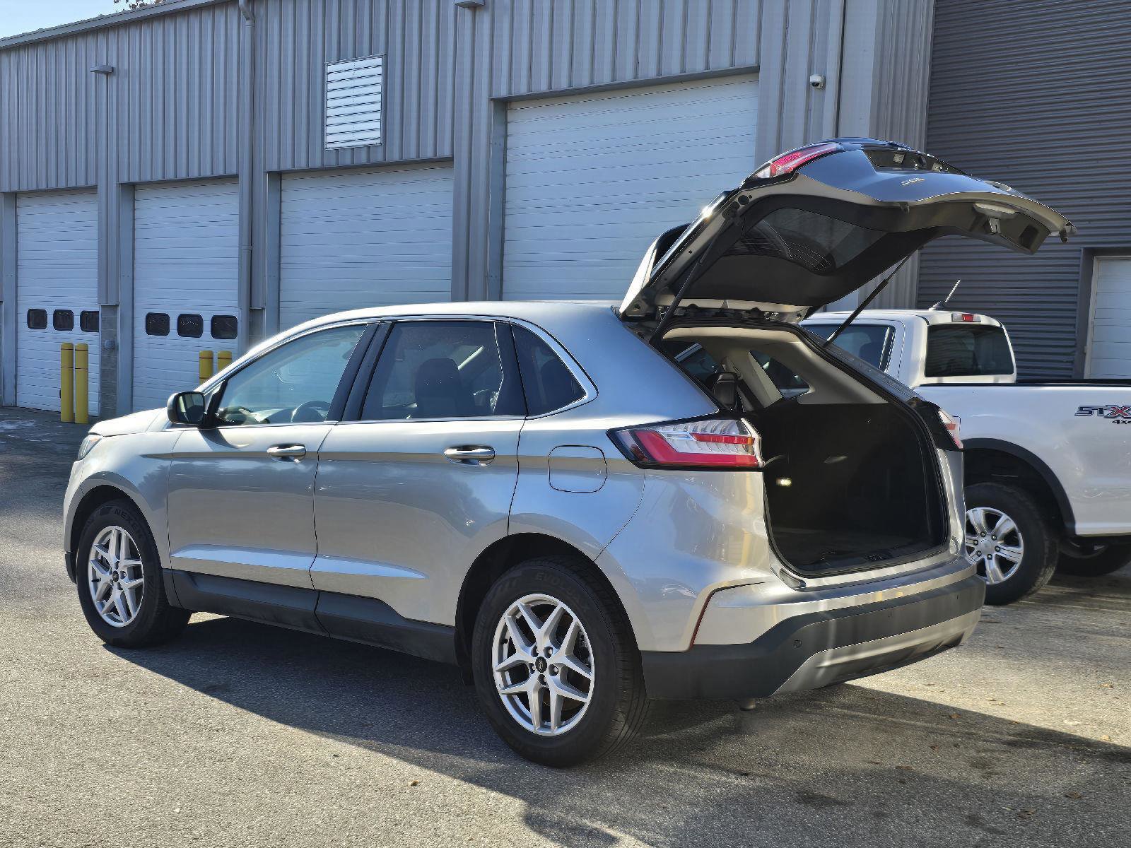 Used 2023 Ford Edge SEL image 5