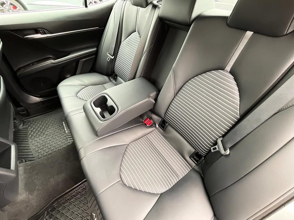Used 2024 Toyota Camry SE FWD image 33