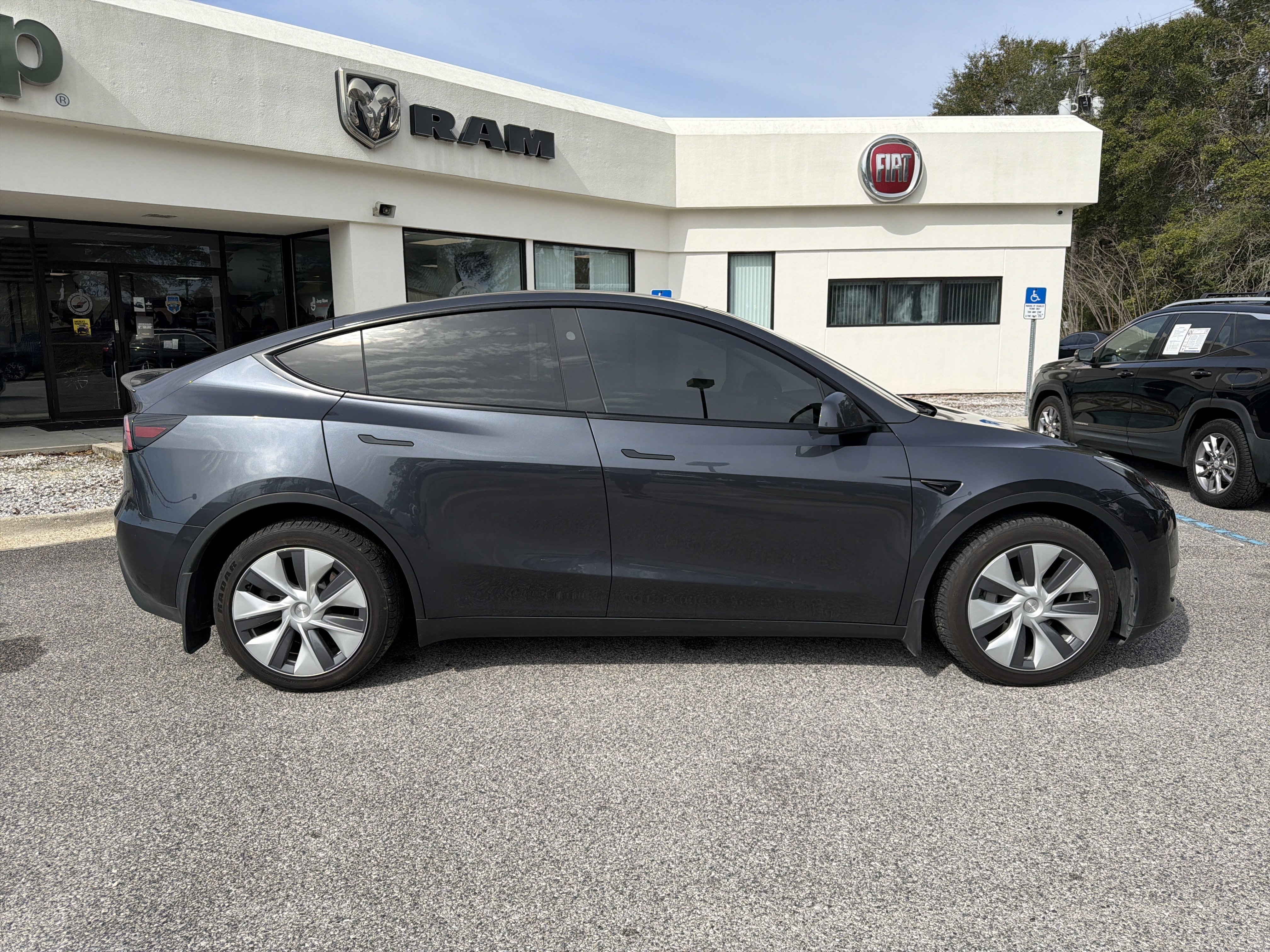Used 2024 Tesla Model Y Long Range image 3