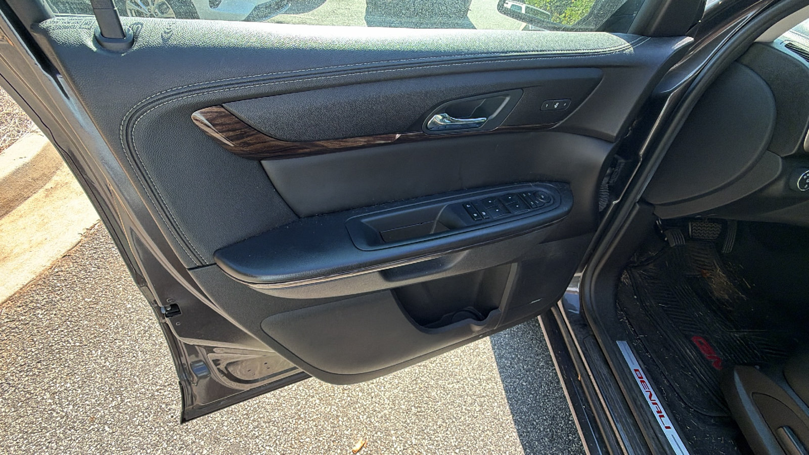 Used 2016 GMC Acadia Denali AWD/4WD image 14