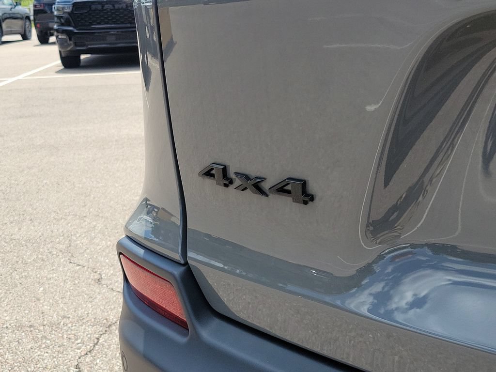 Used 2023 Jeep Cherokee Trailhawk AWD/4WD image 7