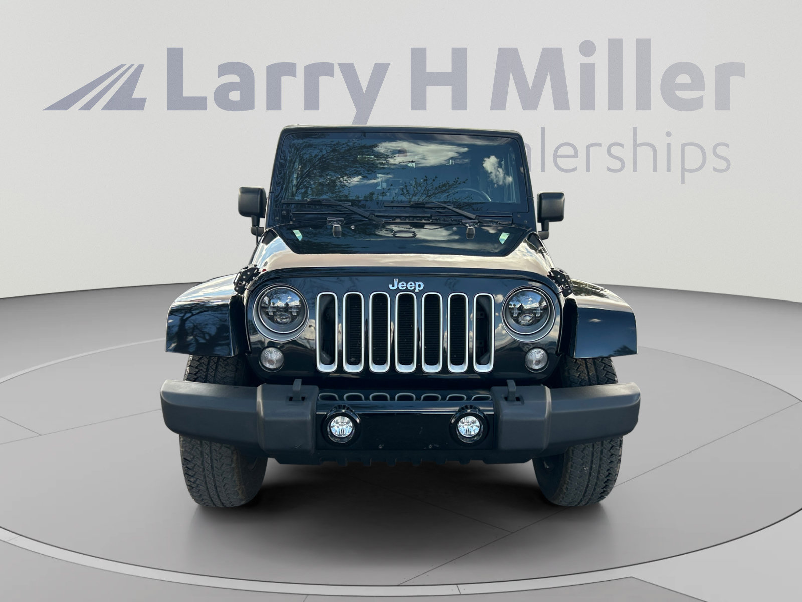 Used 2016 Jeep Wrangler Sahara w/ Connectivity Group AWD/4WD image 8