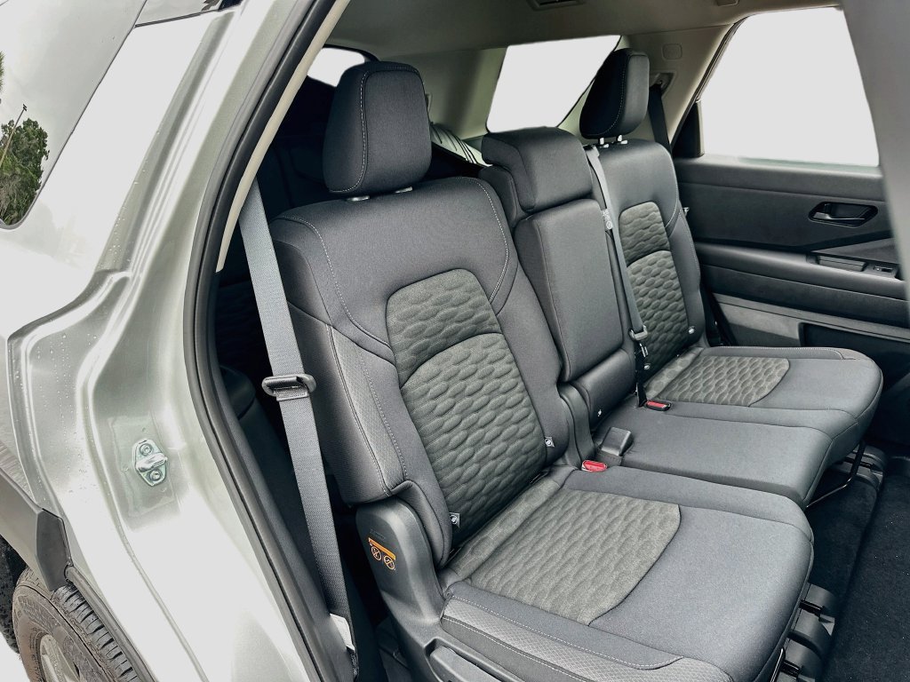 Used 2025 Nissan Pathfinder SV w/ Black Appearance Package FWD image 27