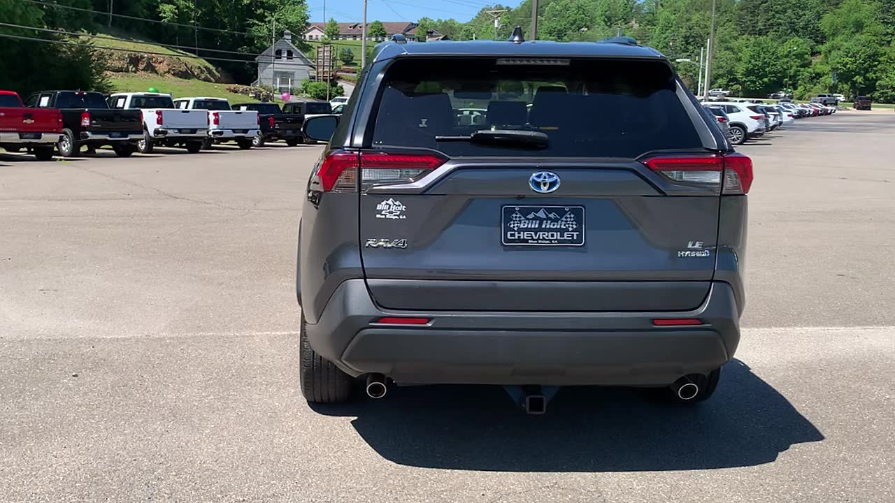 Used 2020 Toyota RAV4 LE w/ Carpet Mat Package AWD/4WD image 6