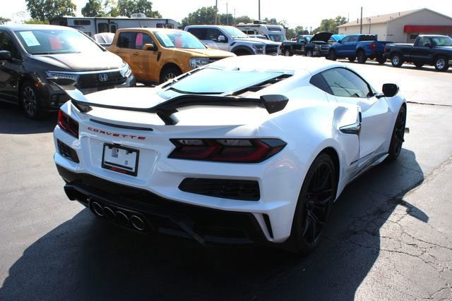 Used 2025 Chevrolet Corvette Z06 w/ Z07 Performance Package RWD image 17