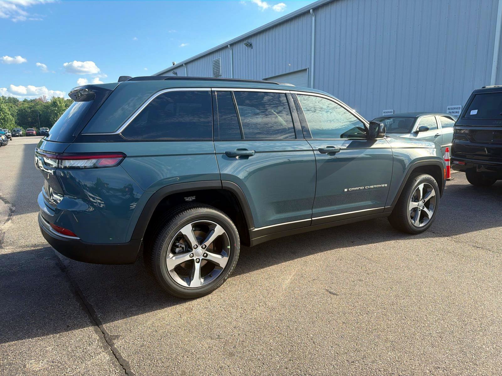 New 2026 Jeep Grand Cherokee Limited AWD/4WD image 2
