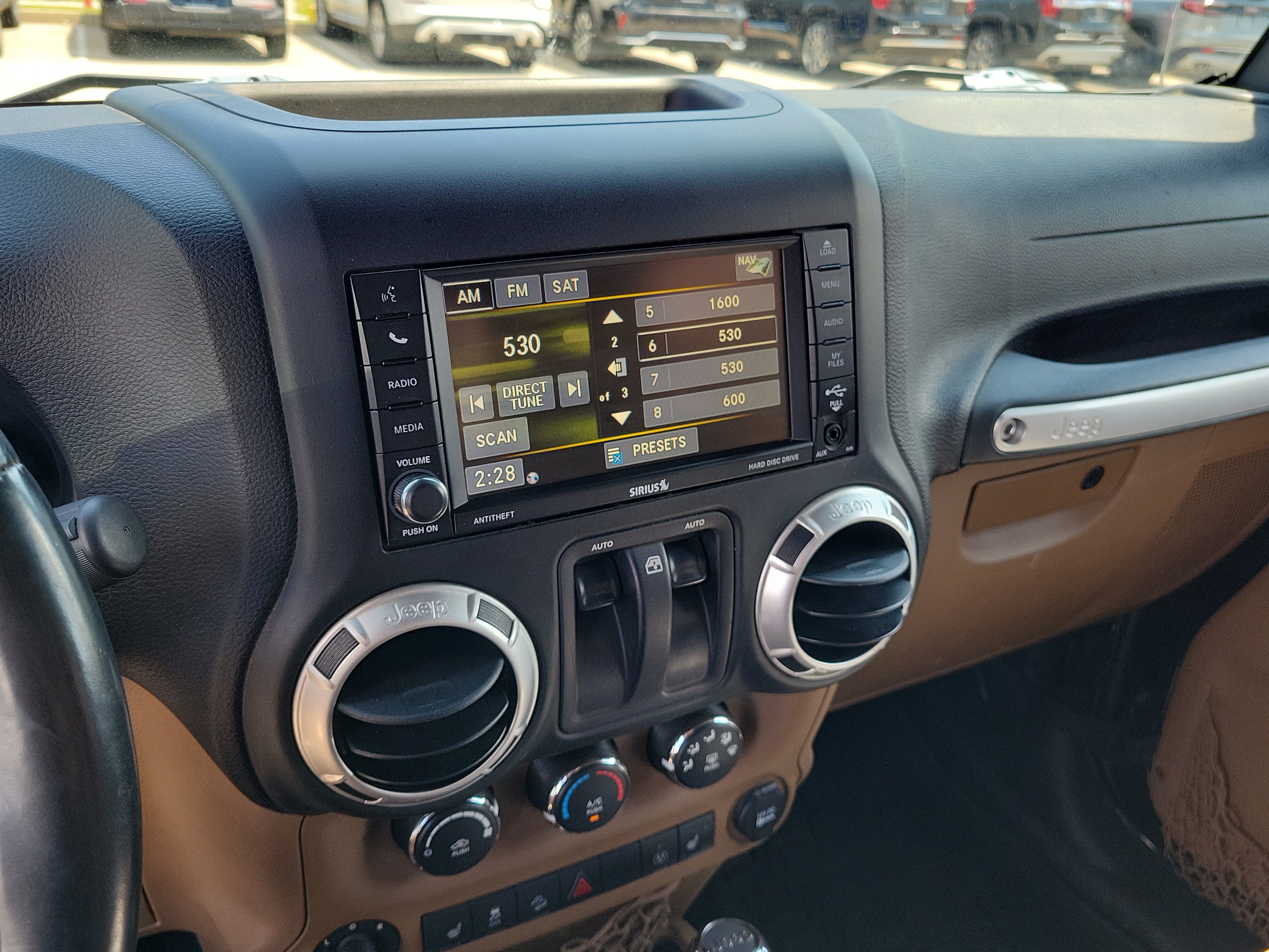Used 2015 Jeep Wrangler Rubicon w/ Power Convenience Group AWD/4WD image 23