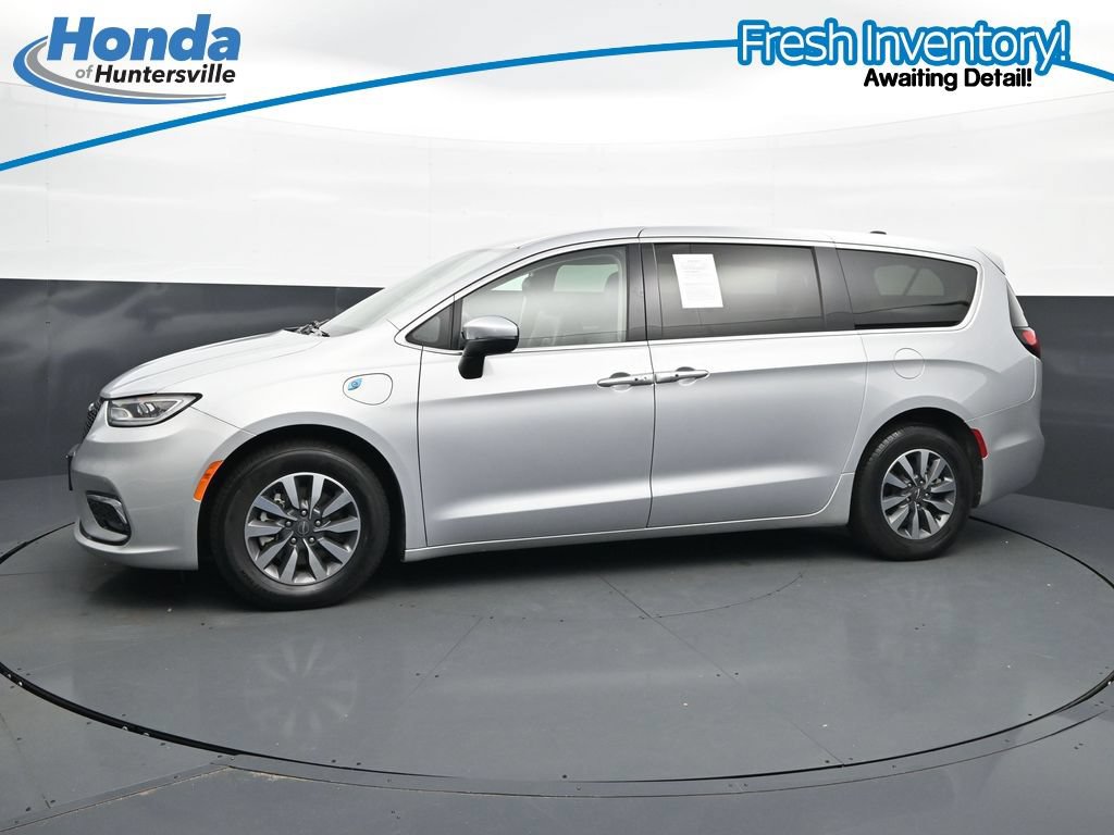 Used 2023 Chrysler Pacifica Touring-L FWD image 6