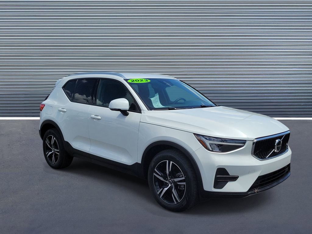 Used 2023 Volvo XC40 B5 Core w/ Convenience Package AWD/4WD image 2