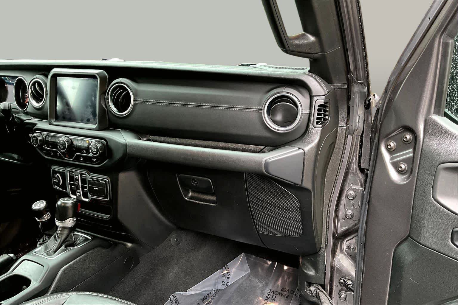 Used 2020 Jeep Gladiator Overland w/ Popular Equipment Package AWD/4WD image 17