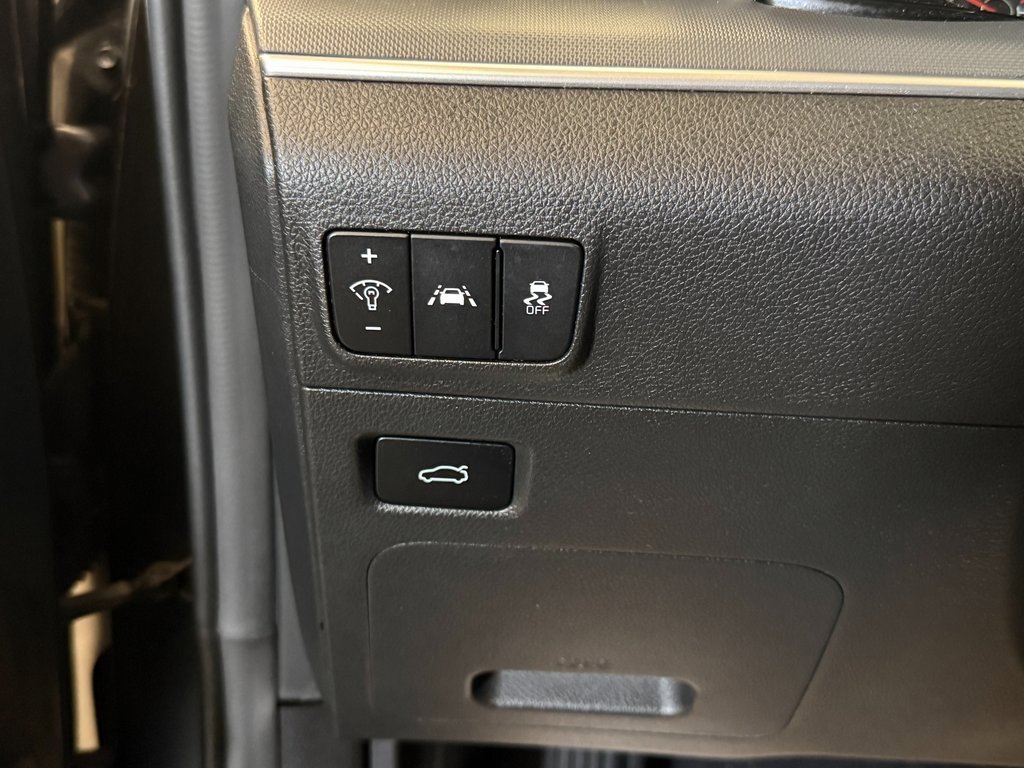 Used 2022 Kia K5 LXS image 18