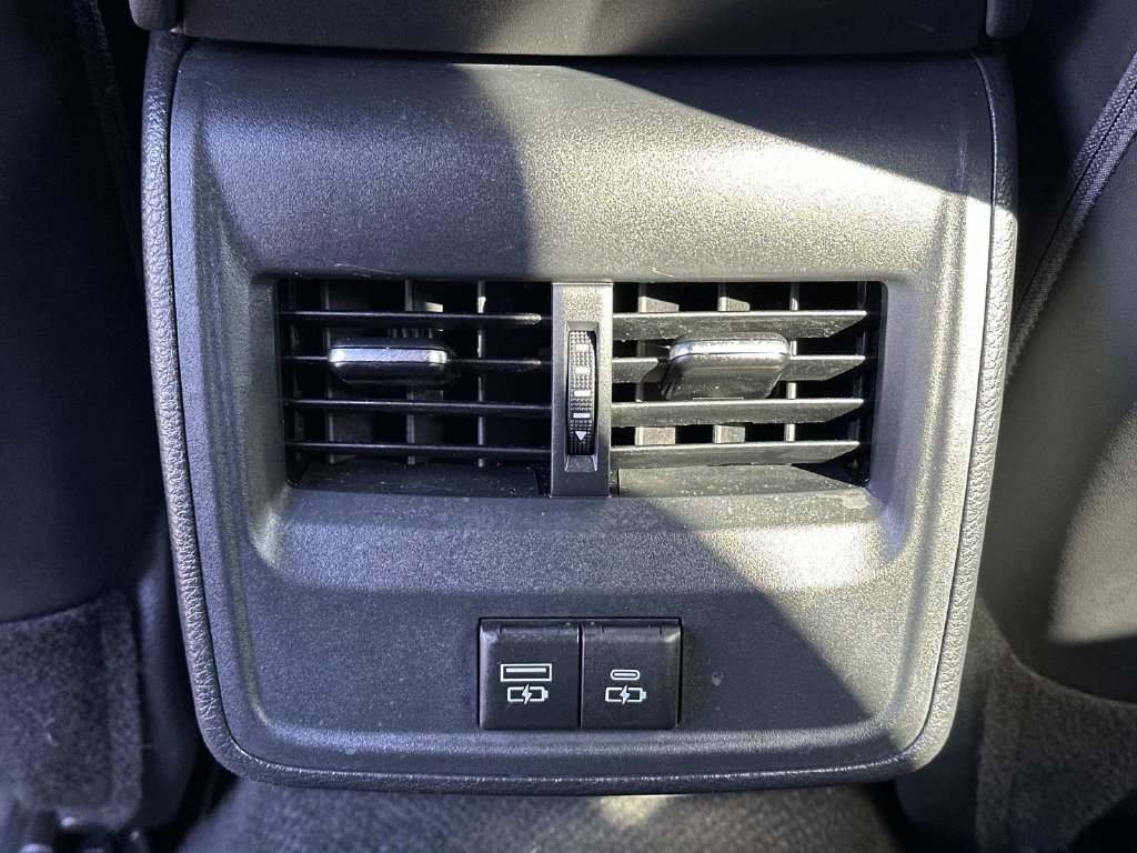 Used 2022 Toyota Avalon XSE FWD image 16