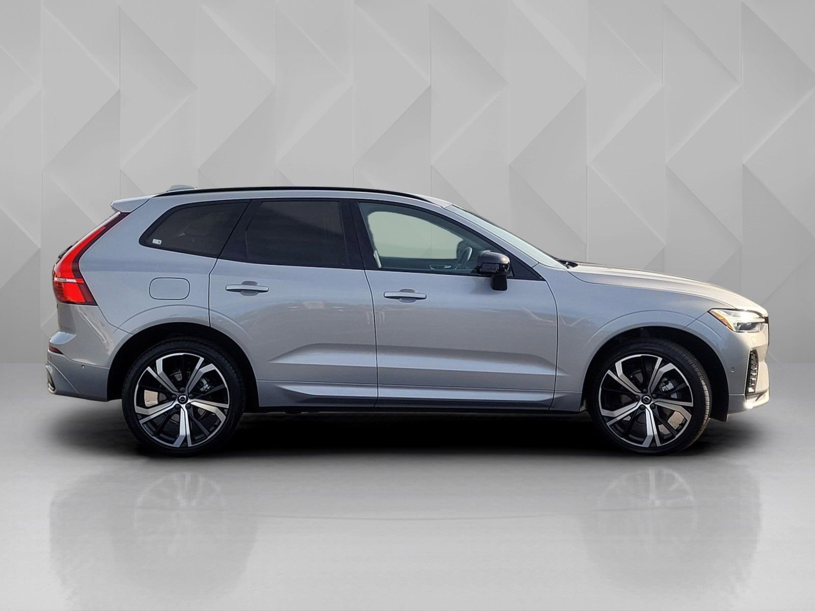 Certified 2023 Volvo XC60 B5 Ultimate image 7