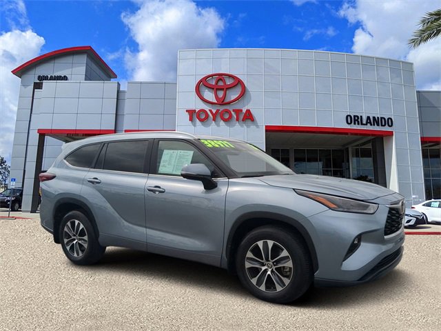 Certified 2024 Toyota Highlander XLE image 1