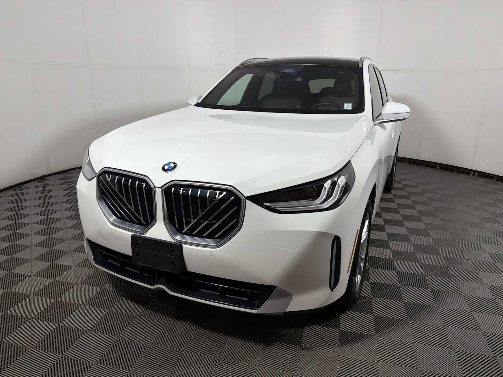 Used 2025 BMW X3 xDrive30i w/ Convenience Package AWD/4WD image 3