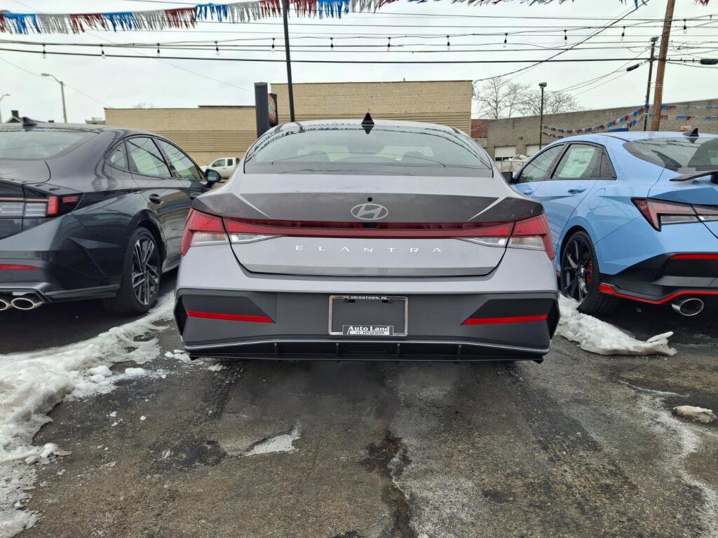 New 2026 Hyundai Elantra SE image 4