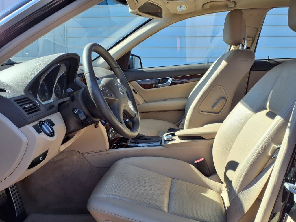 Used 2010 Mercedes-Benz C 300 4MATIC Sedan image 6