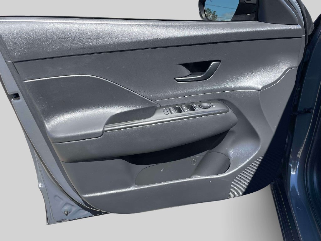 Certified 2025 Hyundai Kona SEL AWD/4WD image 16