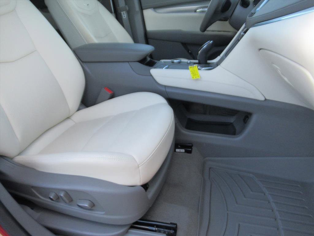 Used 2024 Cadillac XT5 Premium Luxury w/ Technology Package image 9