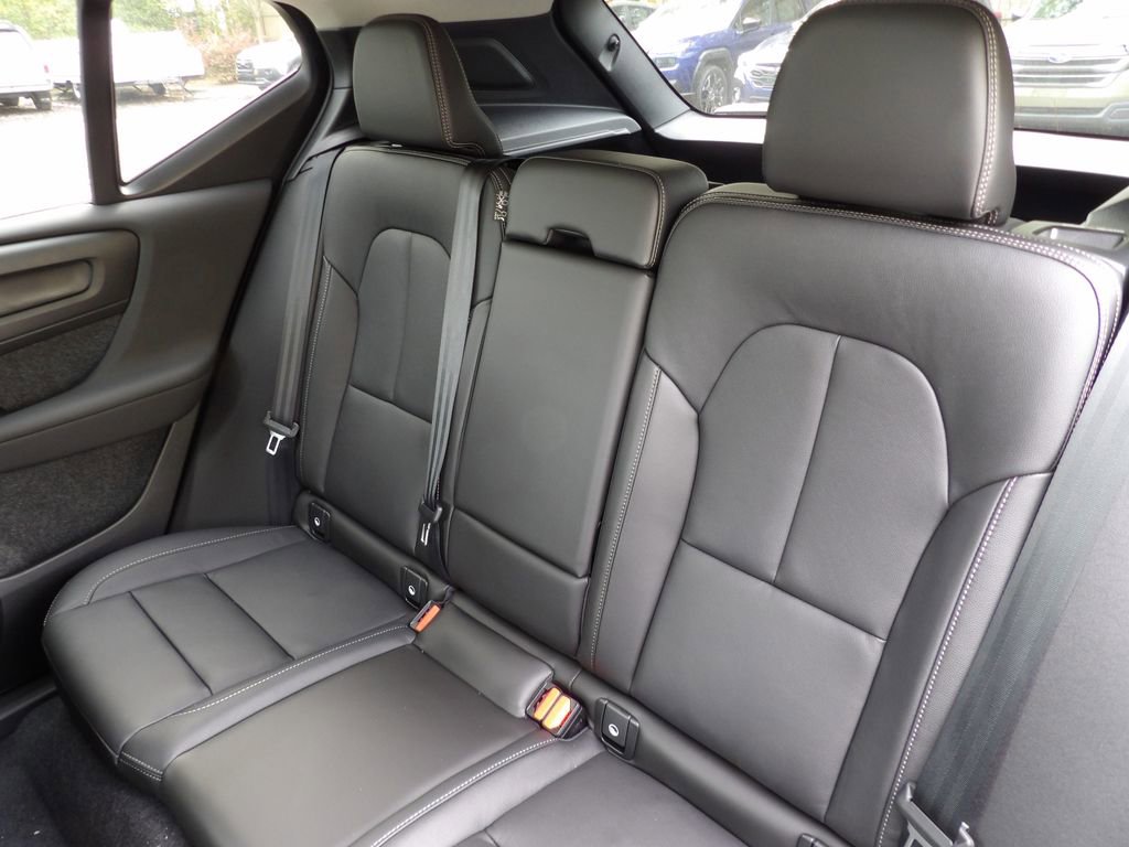 New 2026 Volvo XC40 B5 Core w/ Climate Package AWD/4WD image 23