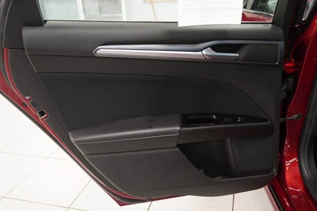 Used 2016 Ford Fusion SE FWD image 23