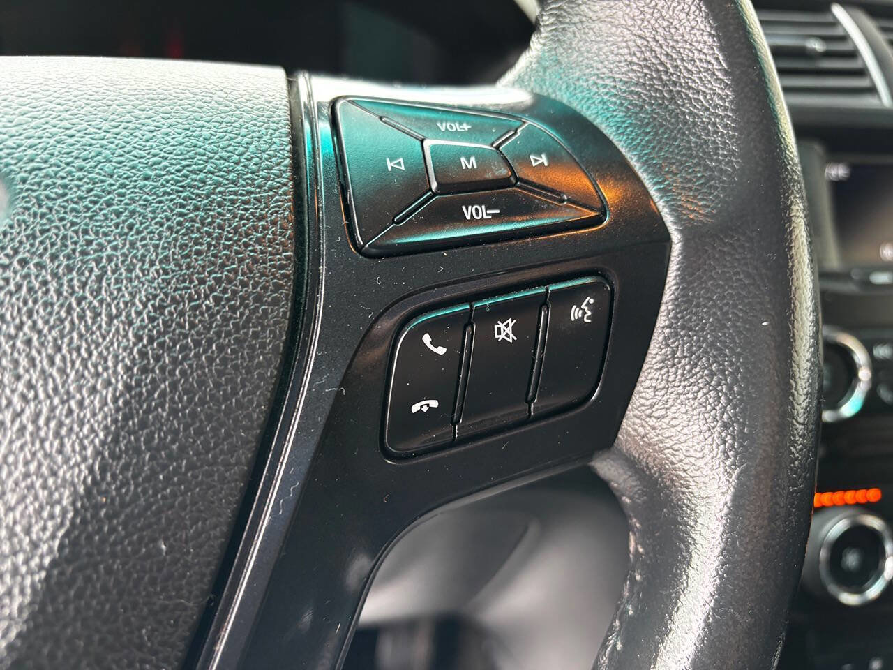 Used 2016 Ford Explorer XLT image 35