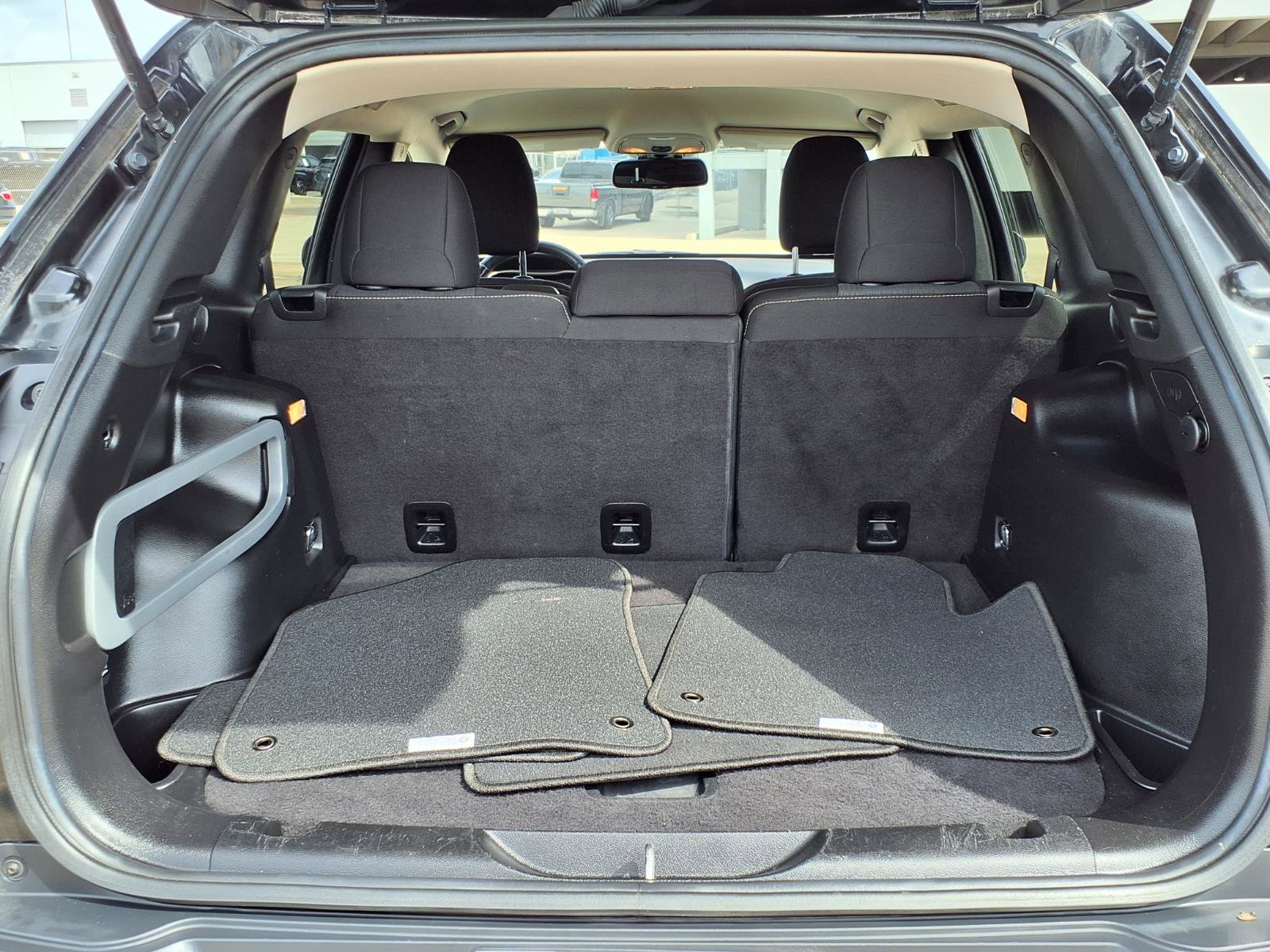 Used 2015 Jeep Cherokee Latitude FWD image 22