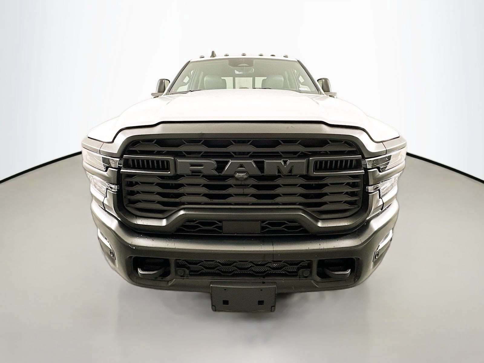 Used 2025 RAM 3500 Tradesman AWD/4WD image 2