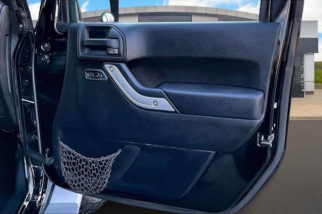 Used 2012 Jeep Wrangler Unlimited Rubicon w/ Connectivity Group image 18