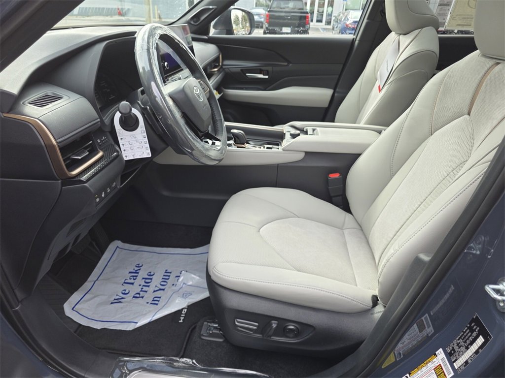 New 2026 Toyota Grand Highlander AWD Hybrid image 26