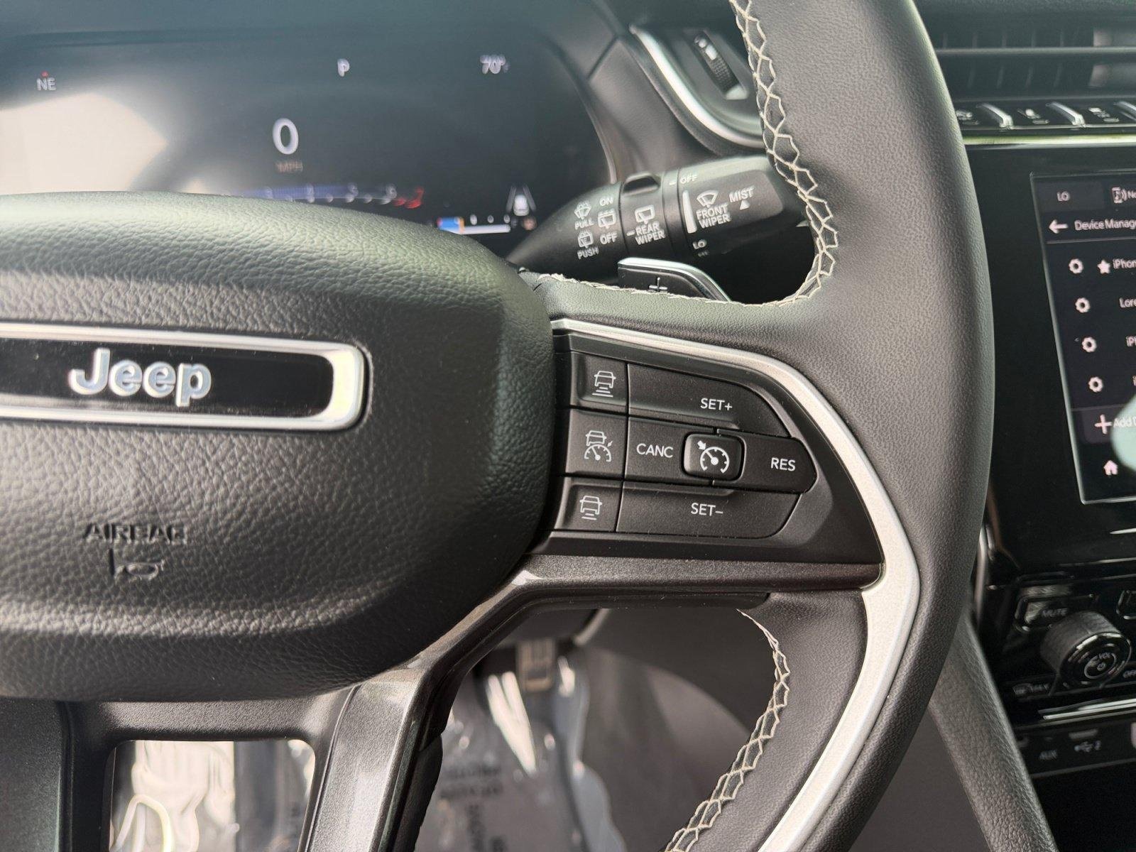 Used 2023 Jeep Grand Cherokee Laredo AWD/4WD image 21