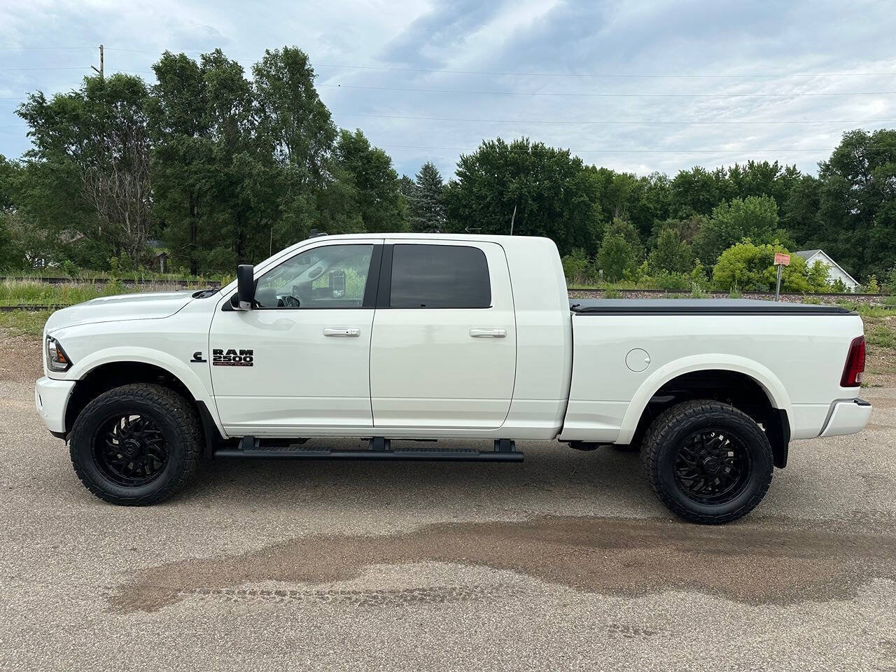 Used 2017 RAM 2500 Laramie w/ Sport Appearance Group AWD/4WD image 2