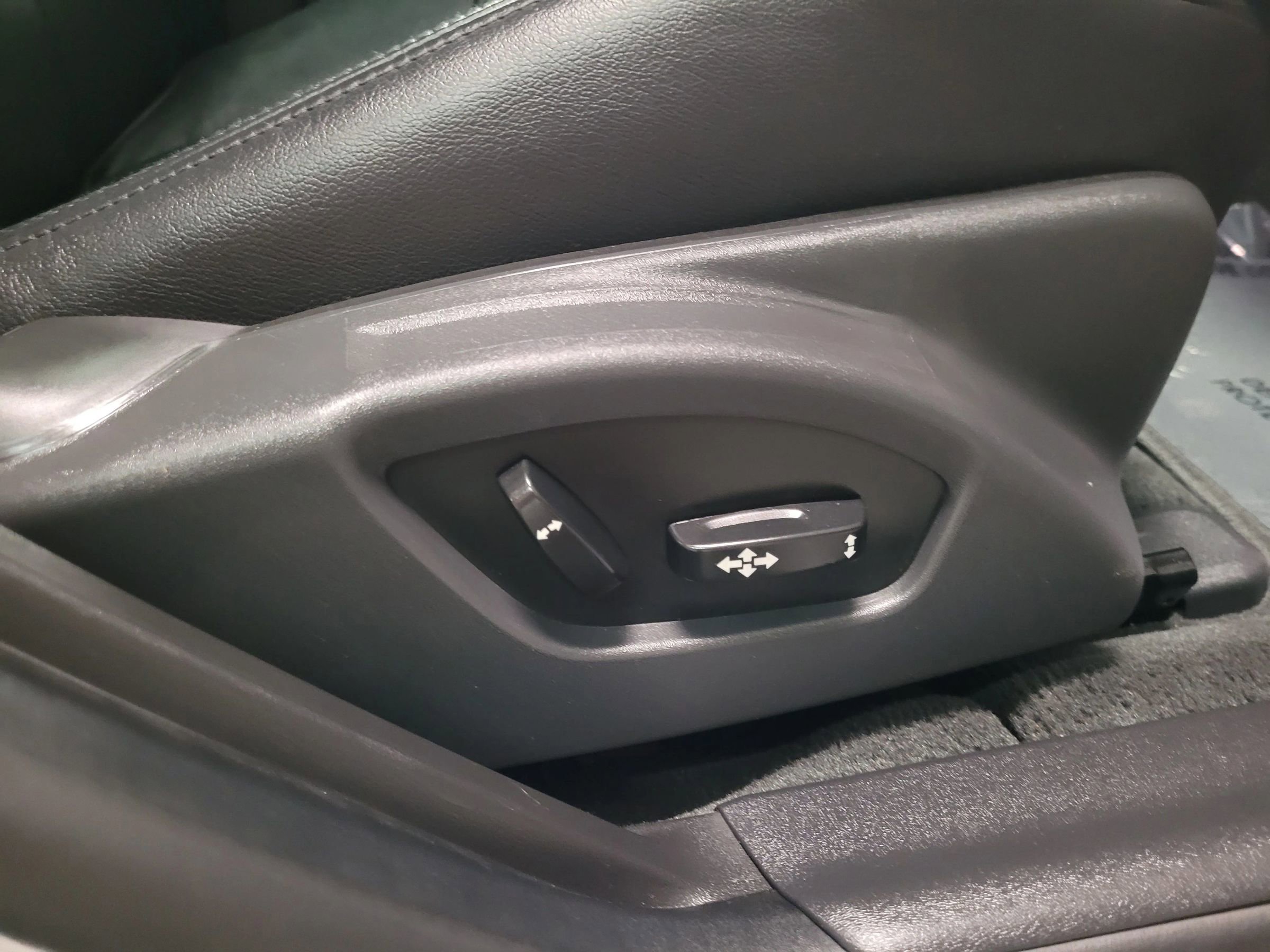 Used 2016 Volvo S60 T5 Inscription Platinum image 32