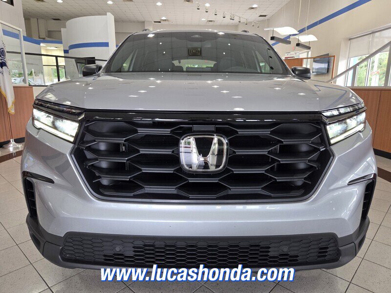 Used 2024 Honda Pilot Sport image 2