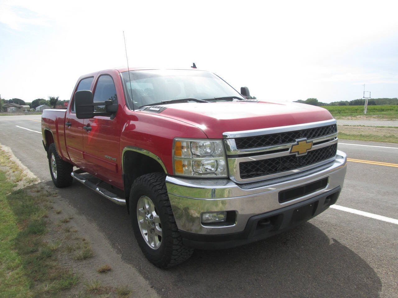 Used 2011 Chevrolet Silverado 2500 LT w/ Interior Plus Package AWD/4WD image 6
