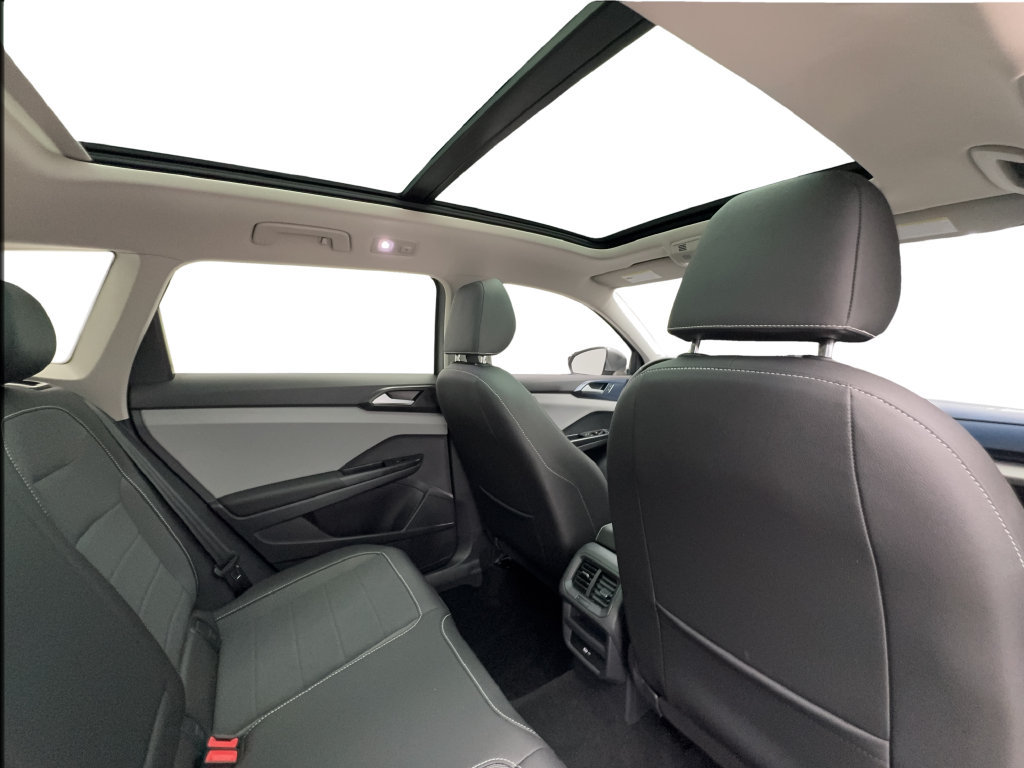 Used 2023 Volkswagen Taos SE w/ Panoramic Sunroof Package FWD image 30