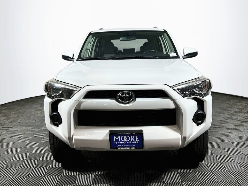 Used 2018 Toyota 4Runner SR5 AWD/4WD image 2