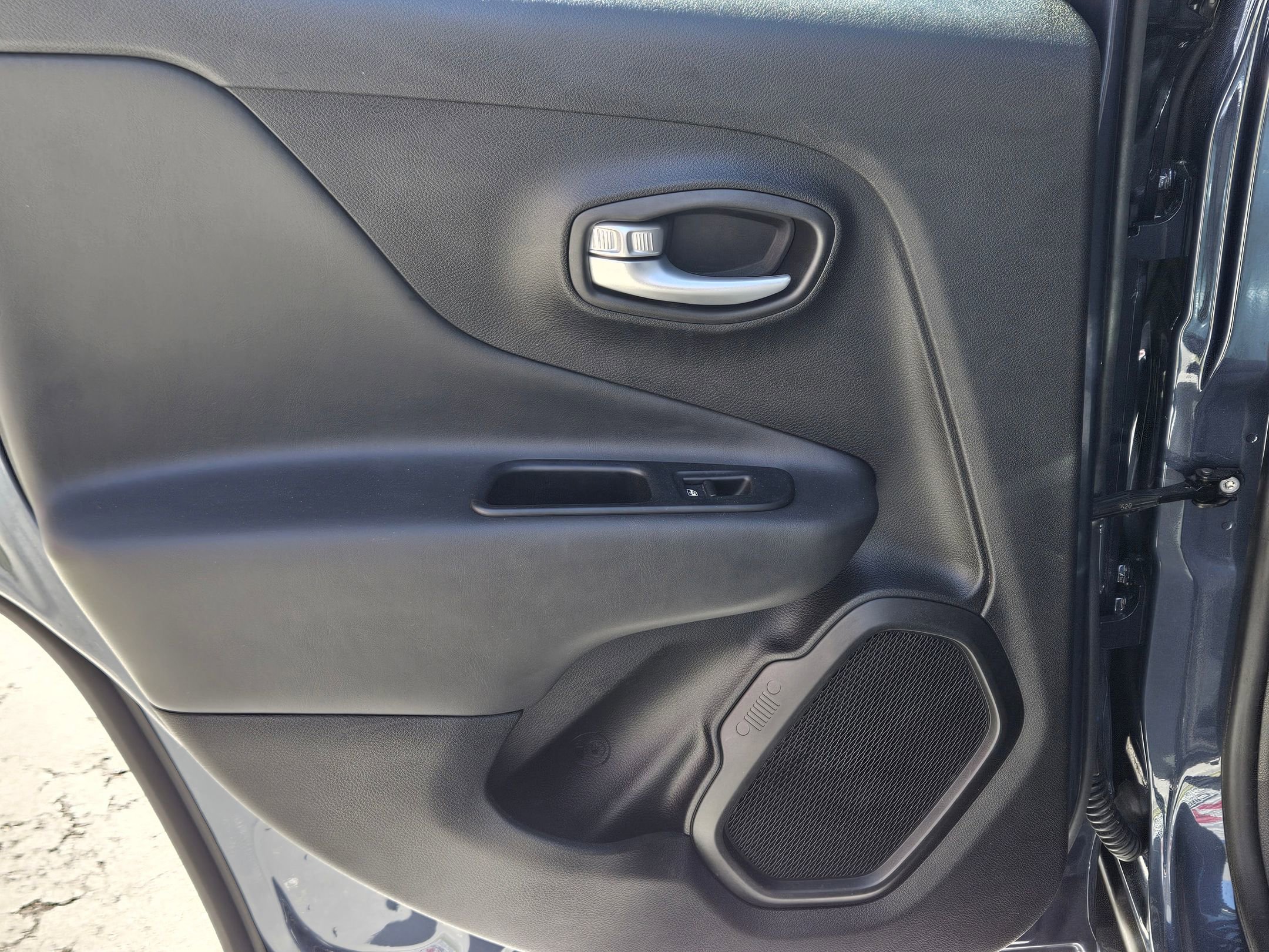 Used 2023 Jeep Renegade Latitude image 23