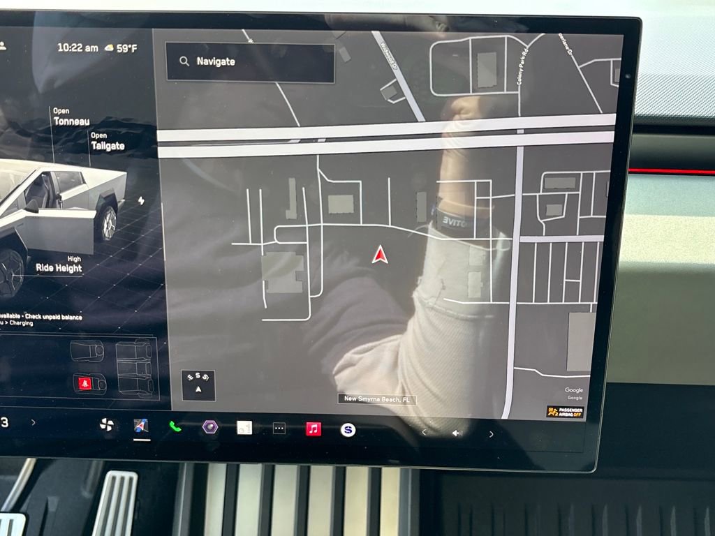 Used 2024 Tesla Cybertruck AWD Crew Cab image 24