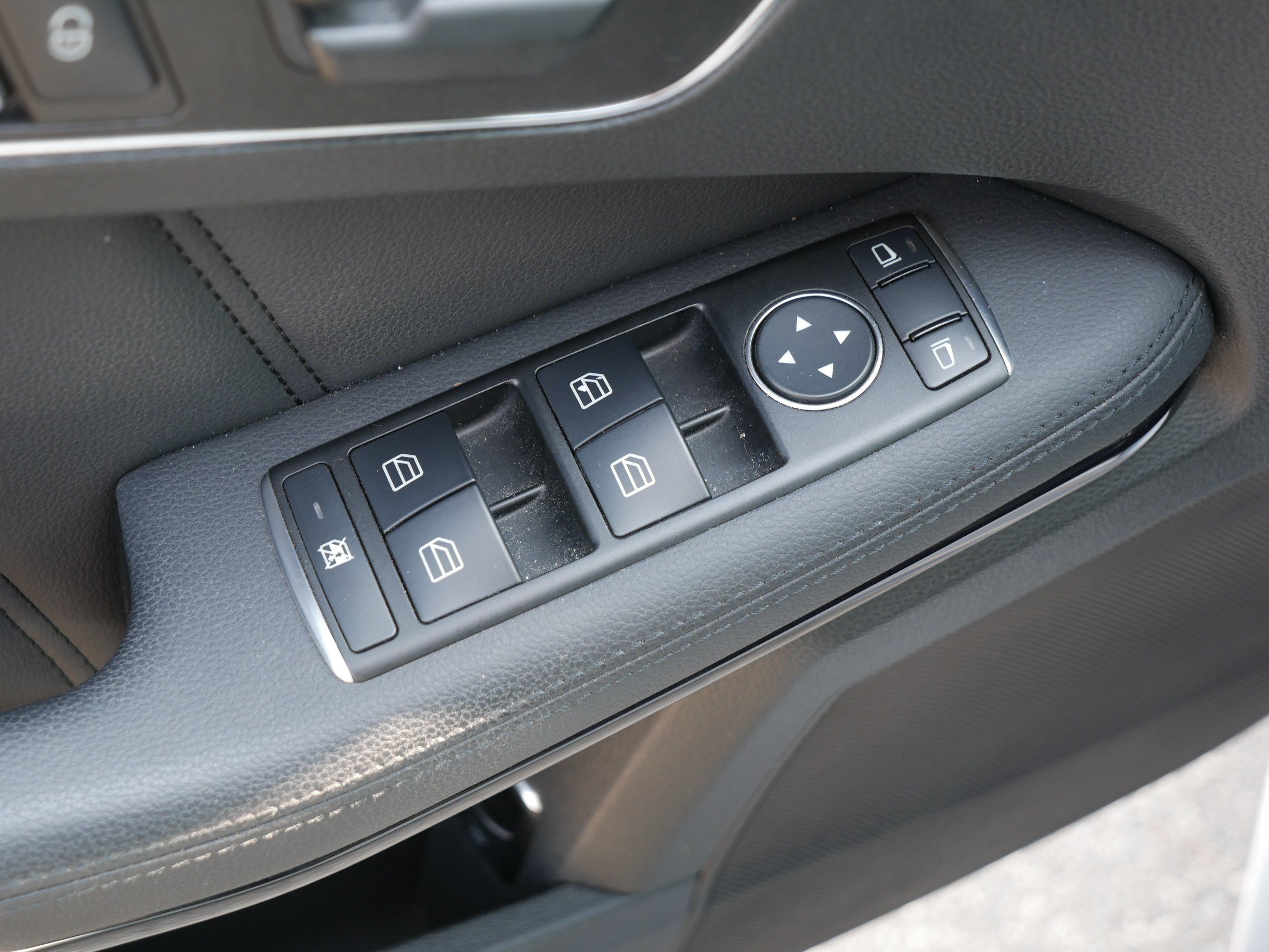 Used 2013 Mercedes-Benz E 350 4MATIC Sedan image 19