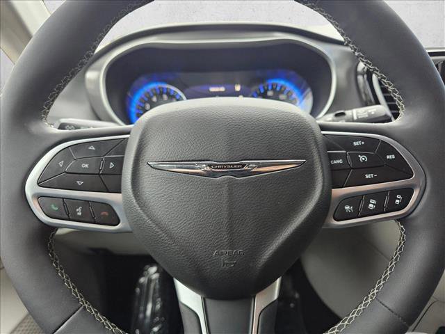 Used 2022 Chrysler Pacifica Touring-L image 21