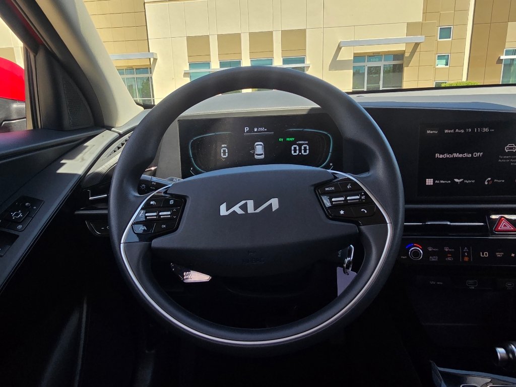 Used 2025 Kia Niro LX FWD image 29
