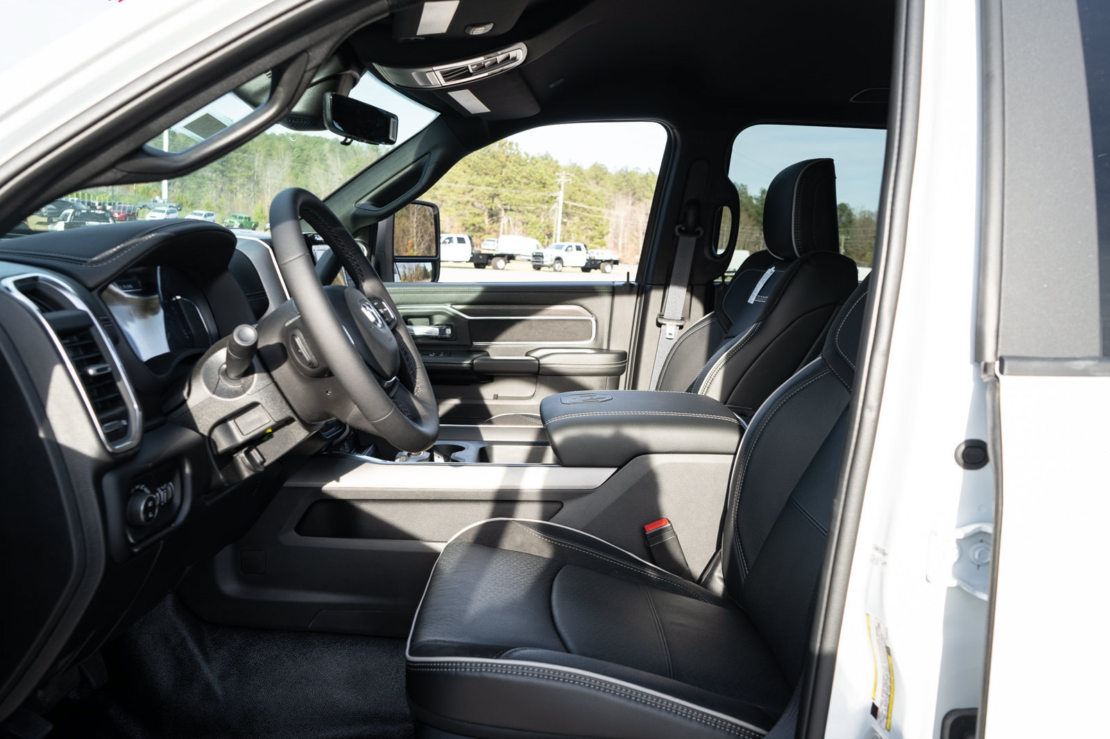 New 2026 RAM 4500 4x4 Crew Cab DRW w/ Laramie Trim Package image 13