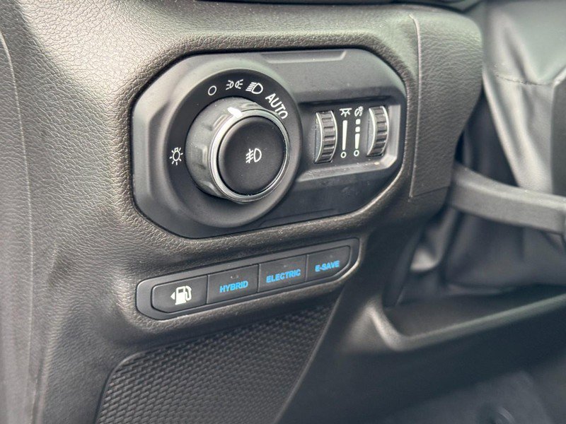 Used 2022 Jeep Wrangler Unlimited Sahara w/ Cold Weather Group image 17
