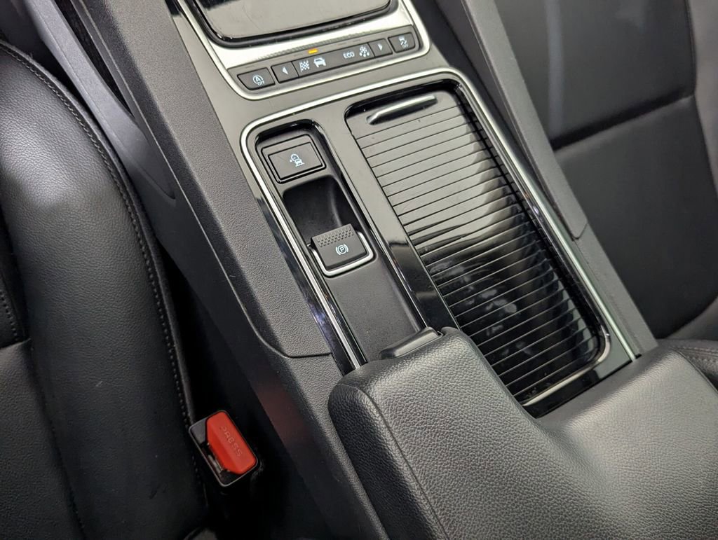 Used 2020 Jaguar F-PACE Premium image 22