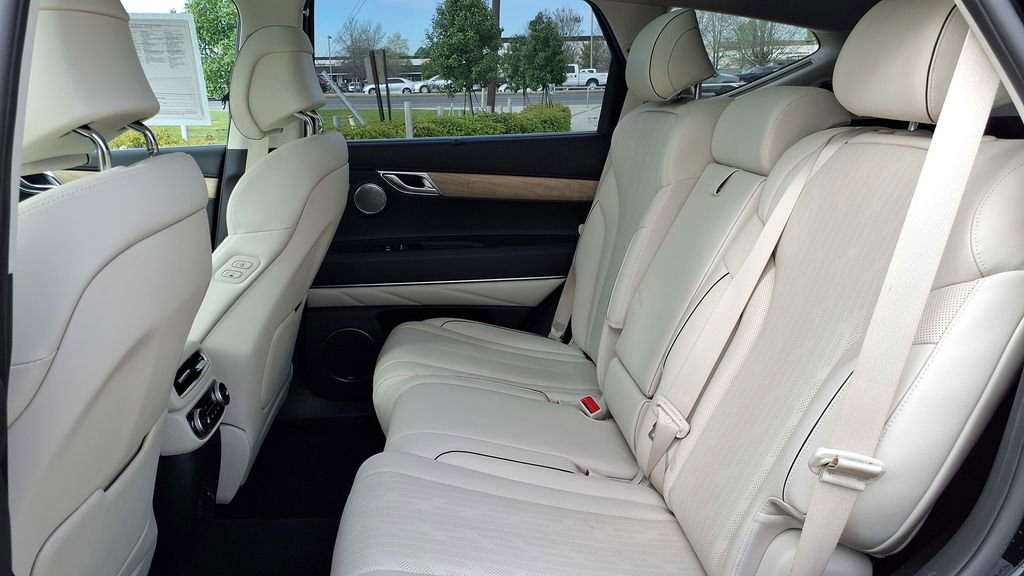 Used 2023 Genesis GV80 2.5T w/ Prestige Package image 18