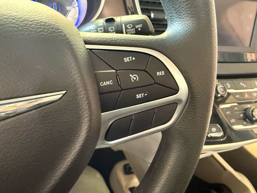 Used 2018 Chrysler Pacifica Touring Plus image 33
