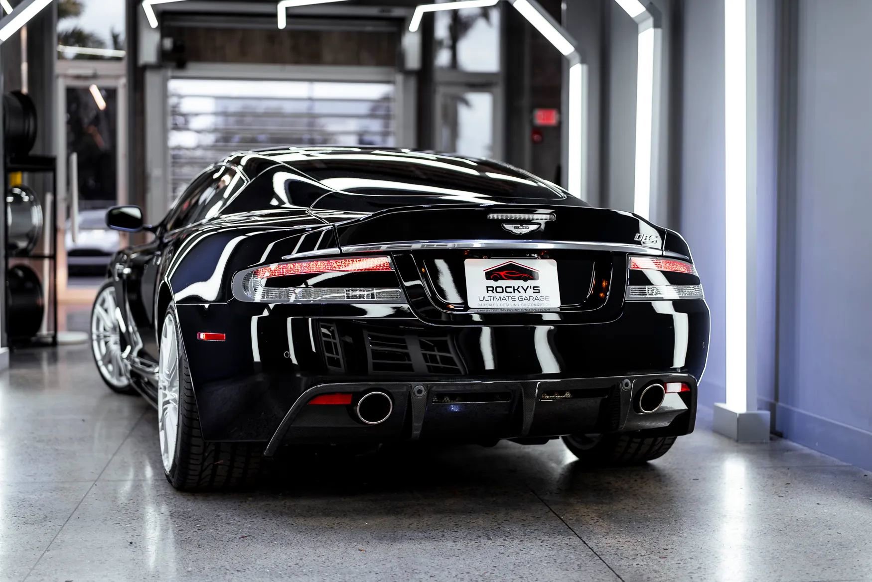 Used 2009 Aston Martin DBS Coupe RWD image 8