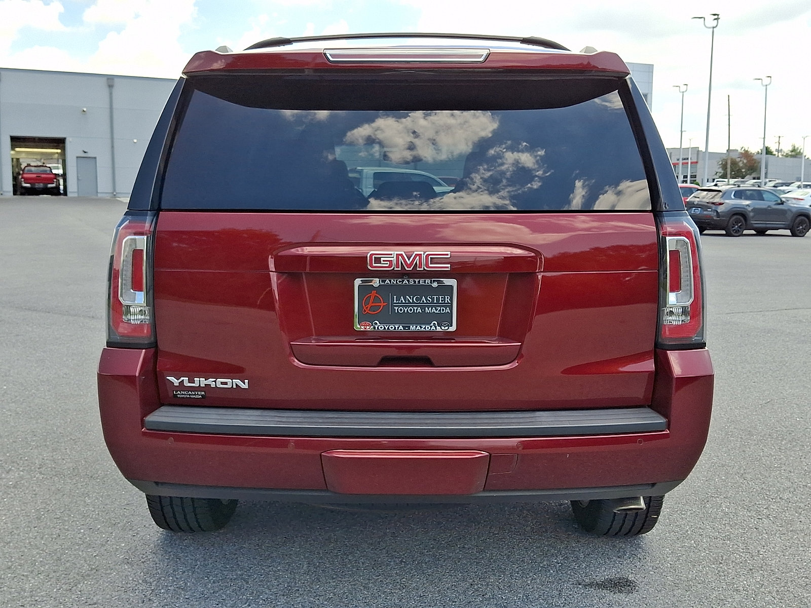 Used 2017 GMC Yukon SLT w/ Premium Edition AWD/4WD image 6